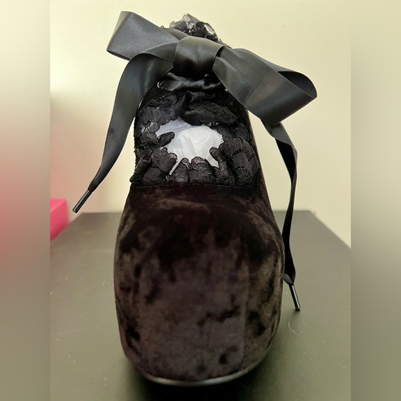 NIB Dolls Kill Widow Nocturnal Garden Platform Mary Janes in Black Velvet & Lace - Picture 5 of 16